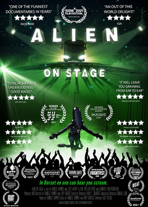 Alien On Stage Poster 500x700