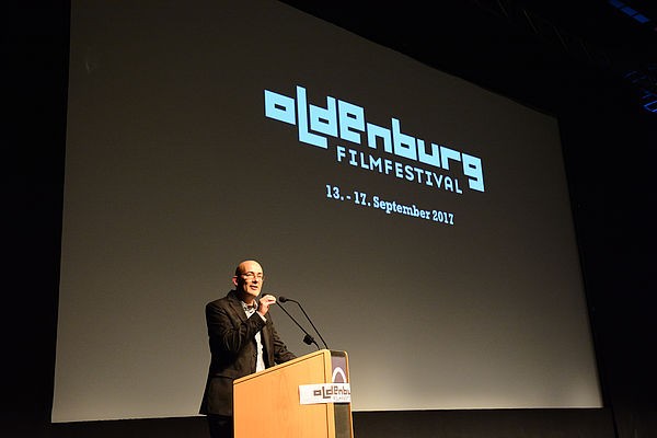 04 Festivalleiter Torsten Neumann eroeffnet das 24. Filmfest Oldenburg