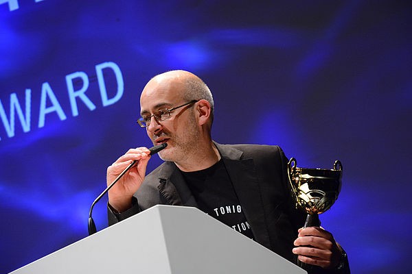 01 Festival Director Torsten Neumann thanks the filmmakers for the gift of their extraordinary works at the Closing Night Awards Ceremony